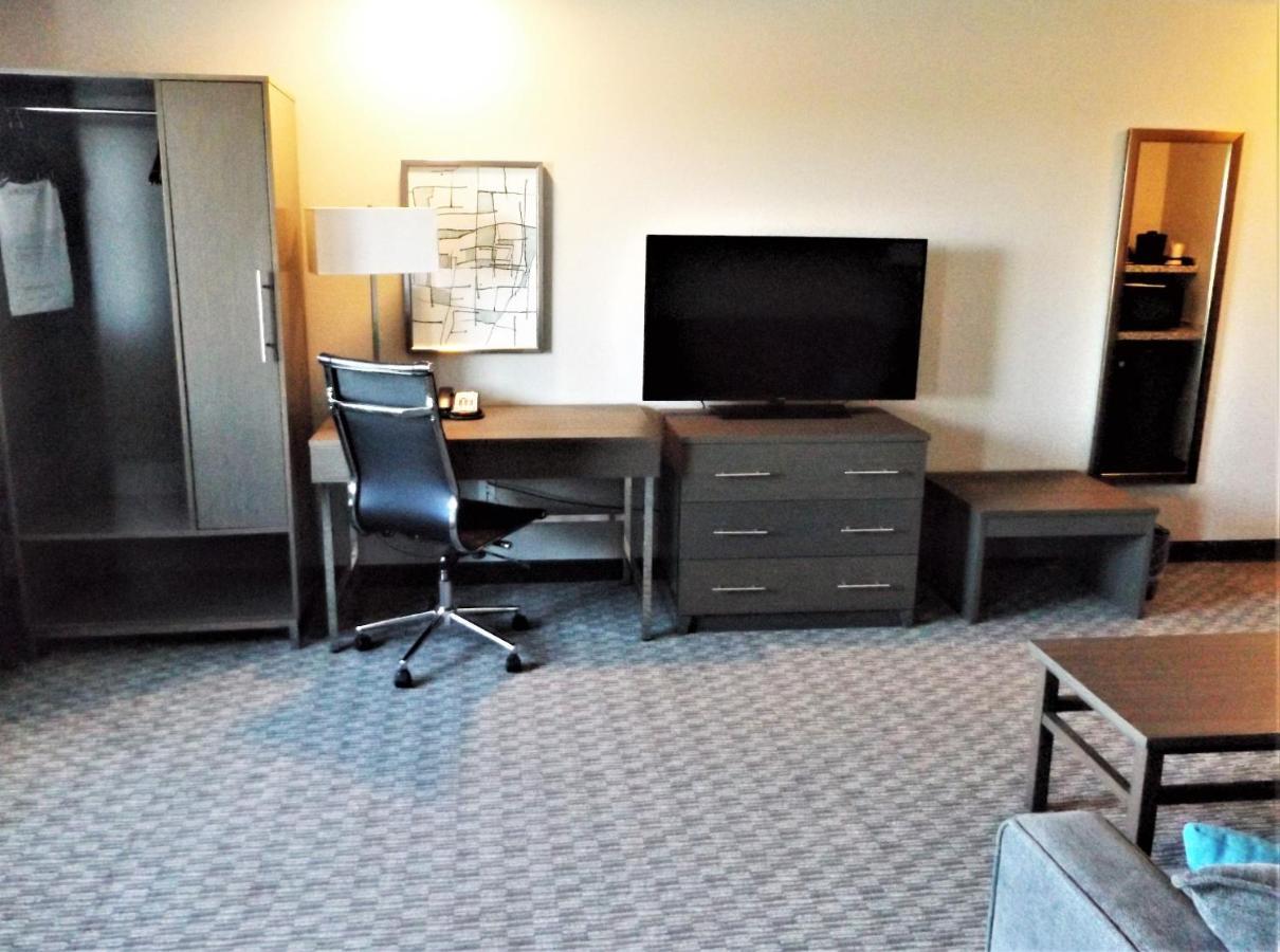 Brookstone Inn & Suites Fort Dodge Exteriér fotografie